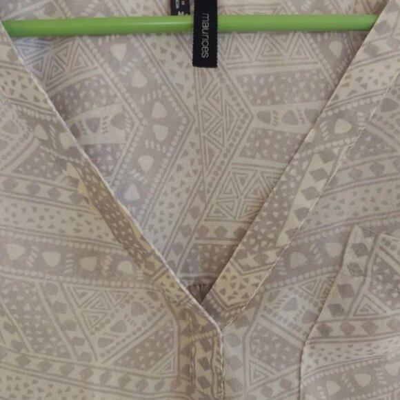 BOGO🎀BUNDLE OF 2 Silky Style Tops- Size M - Picture 5 of 5